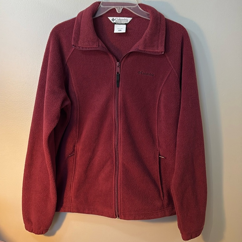 Columbia sportswear Company used women’s size XL zip up fleece jacket